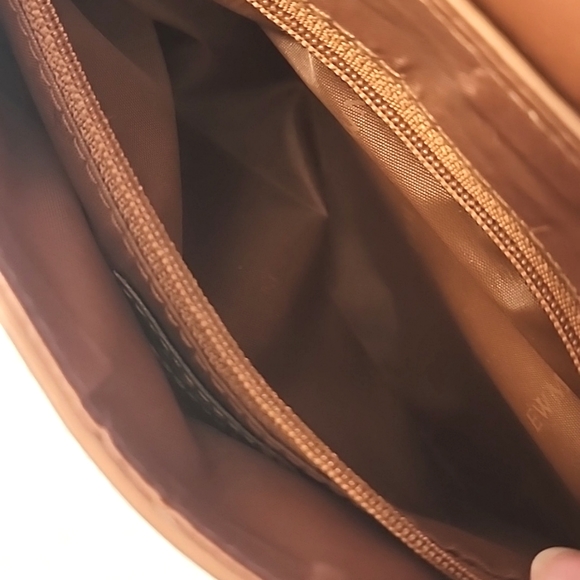 EWM Women's Small Tan Colored Shoulder Bag - Picture 7 of 11